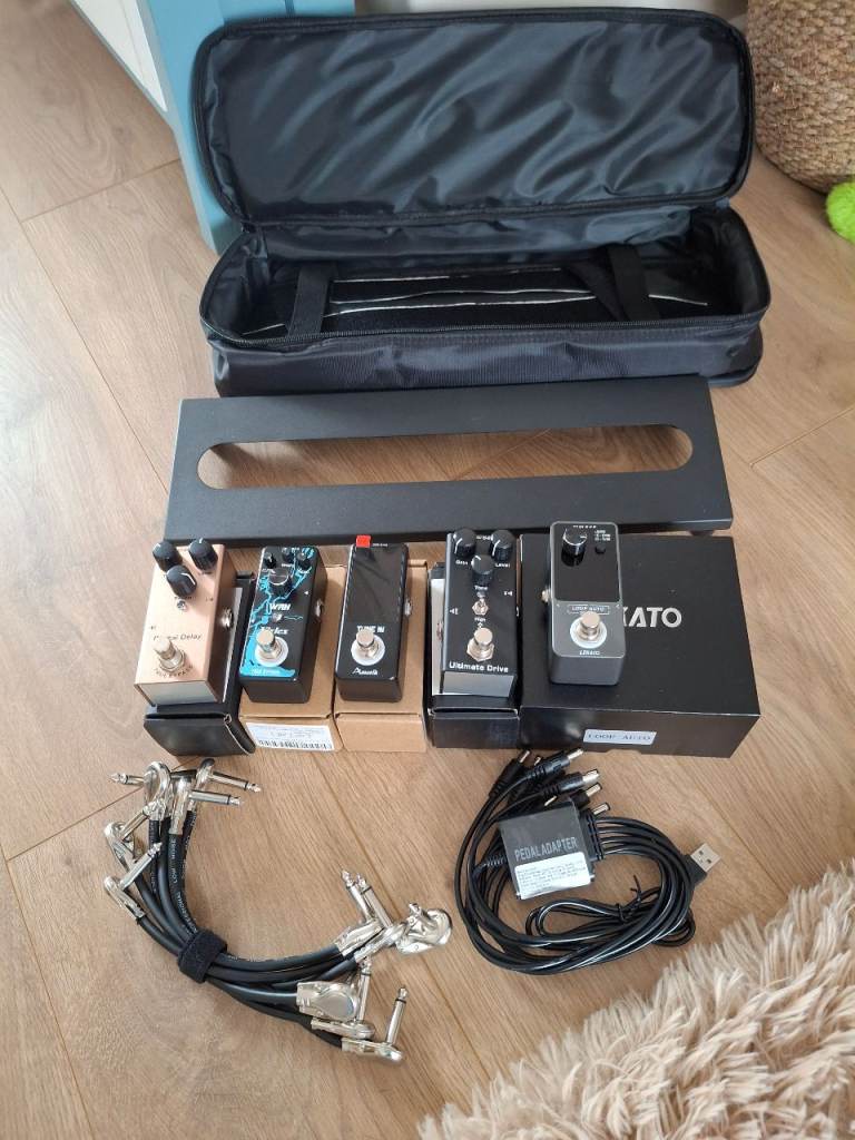 5 Guitar Effects Pedals, all cables and Board
