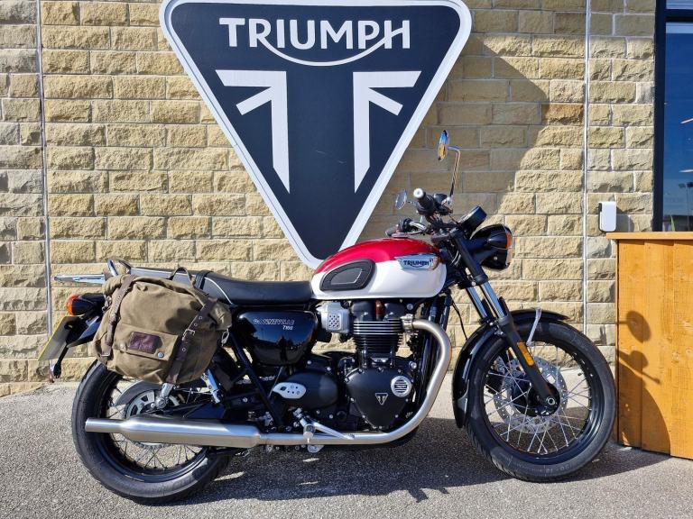 2024 Triumph Bonneville T100 - Two tone tank One owner Low miles