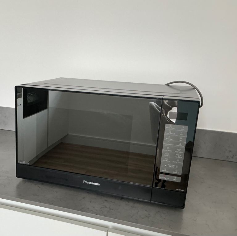 Panasonic NN-ST46KB 32L 1000W Inverter Microwave – Excellent Condition
