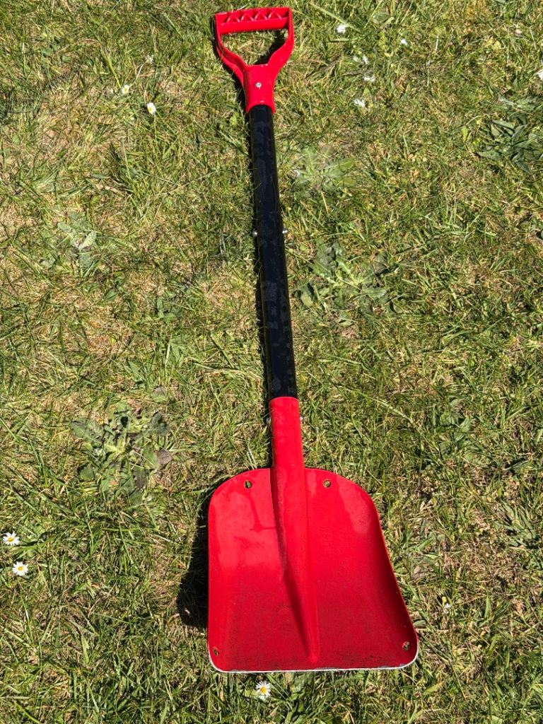 £6 each metal square digging spade