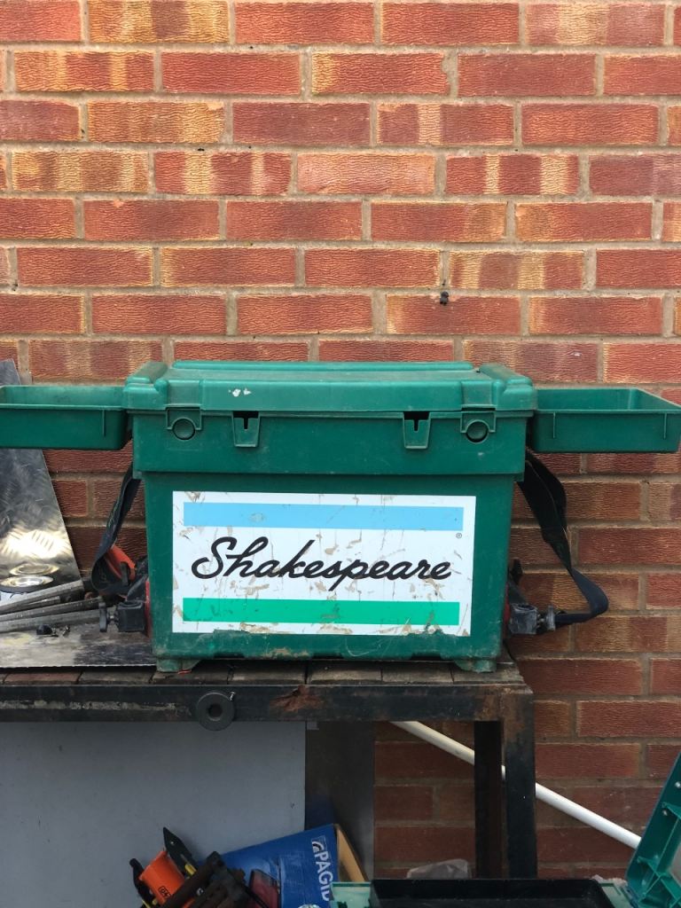 Shakespeare team seat box with accessories 