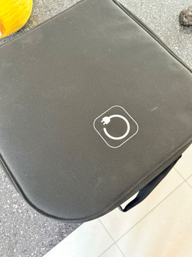 EV charger Mercedes, as new and zipped case