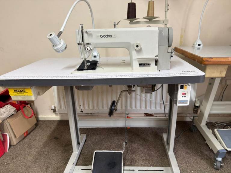 Industrial sewing machine 