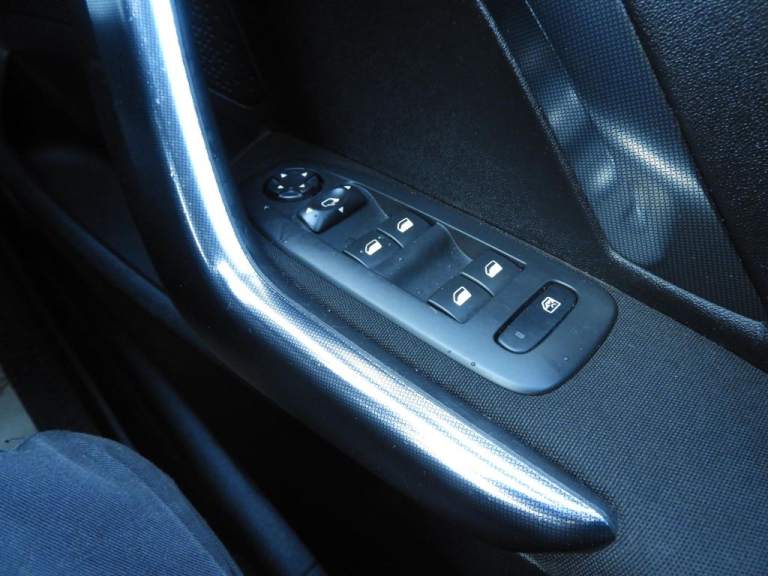 2016 Peugeot 2008 1.6 BlueHDi 100 Allure 5dr [Non Start Stop] HATCHBACK DIESEL Manual