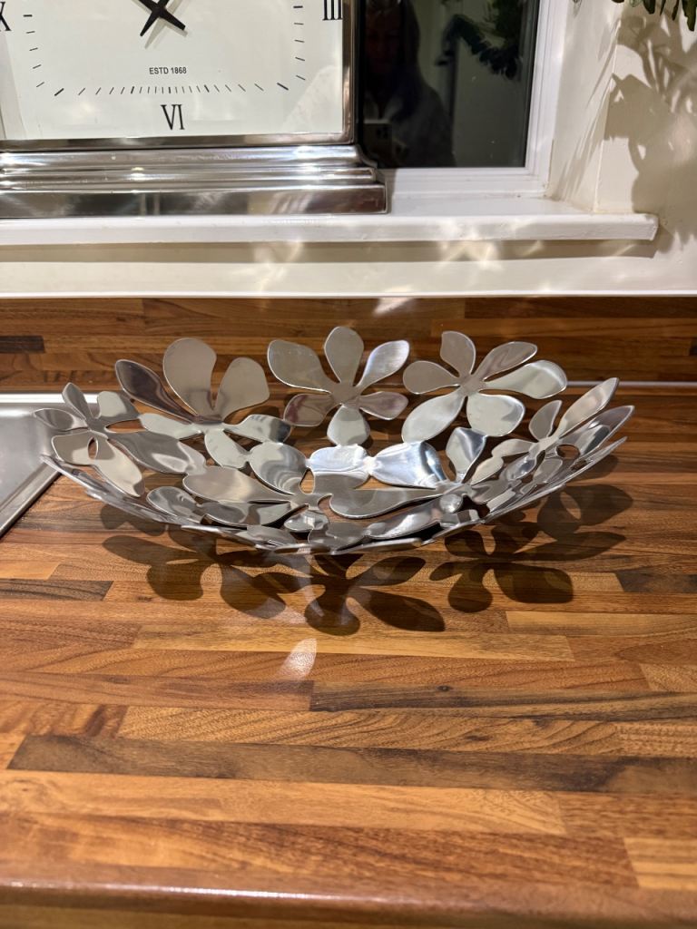 Large Silver Metal Decorative Bowl/Dish – Good Condition