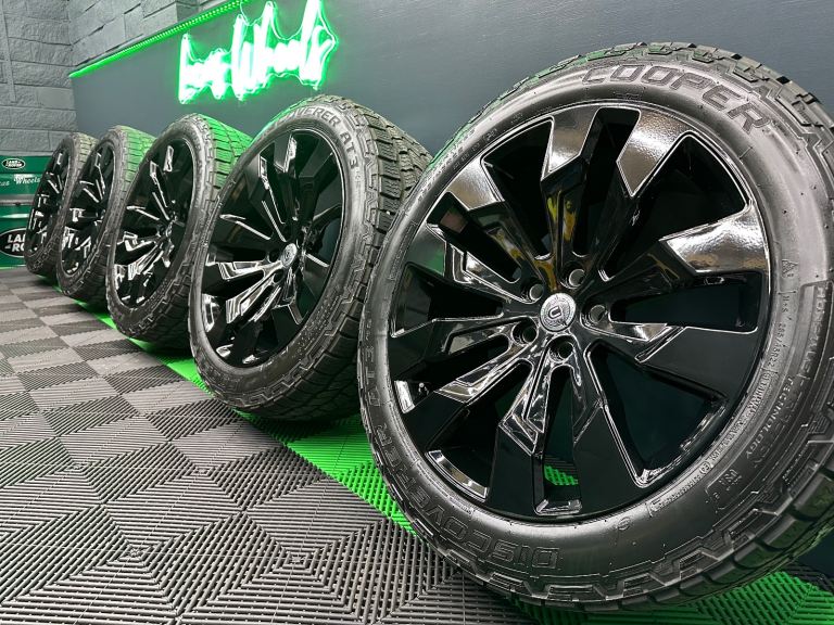 22” Urban WX-1 Black Sawblade Alloy Wheels - Land Rover Defender 90 / 110 L663 X5 and Cooper AT’s!