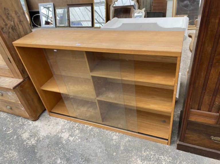 High quality wooden shelf unit with glass sliding doors