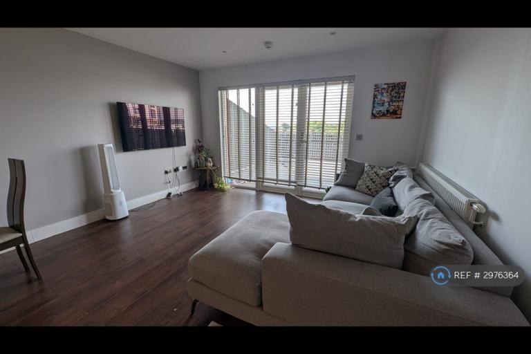 2 bedroom flat in Trident Point, Harrow, HA1 (2 bed) (#2976364)