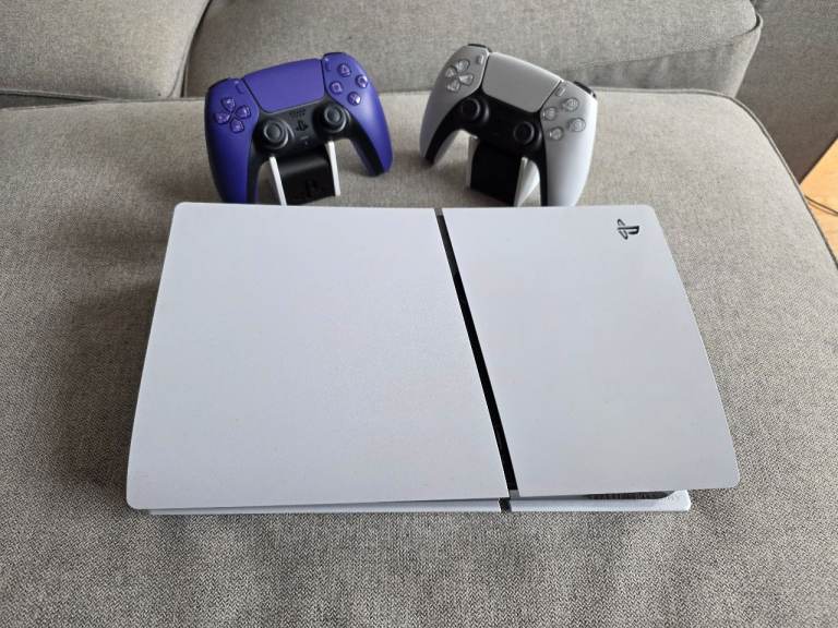PS5 1TB + 2 Controllers – Excellent Condition