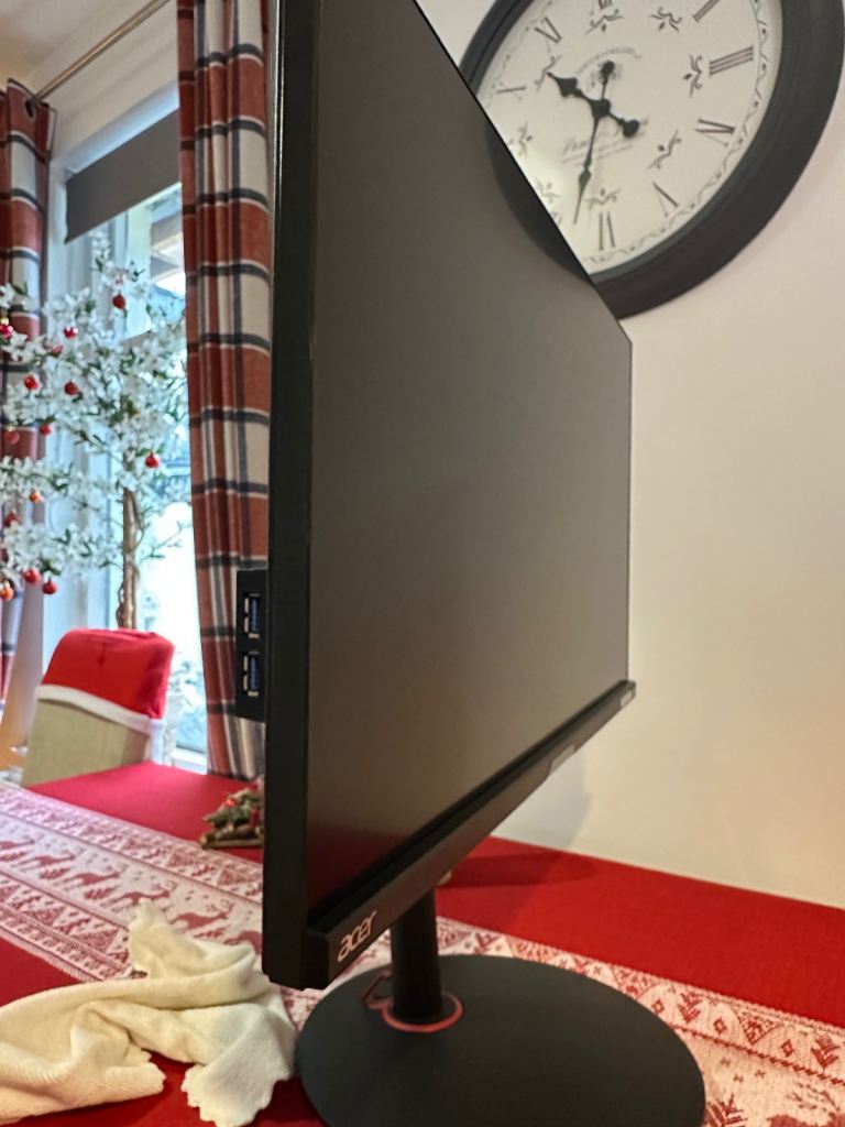 Acer XV2 27 inch gaming monitor. 4KUHD 144hz