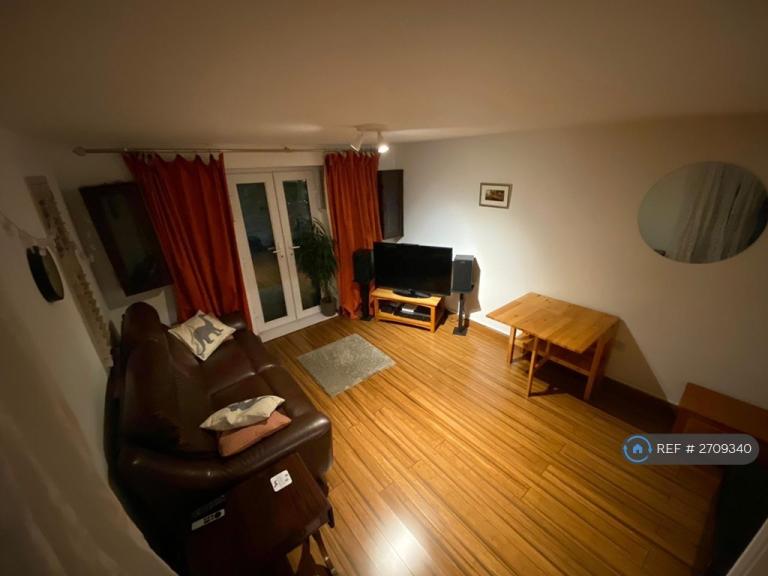 image for 3 bedroom house in Addington Avenue, Wolverton, Milton Keynes, MK12 (3 bed) (#2709340)