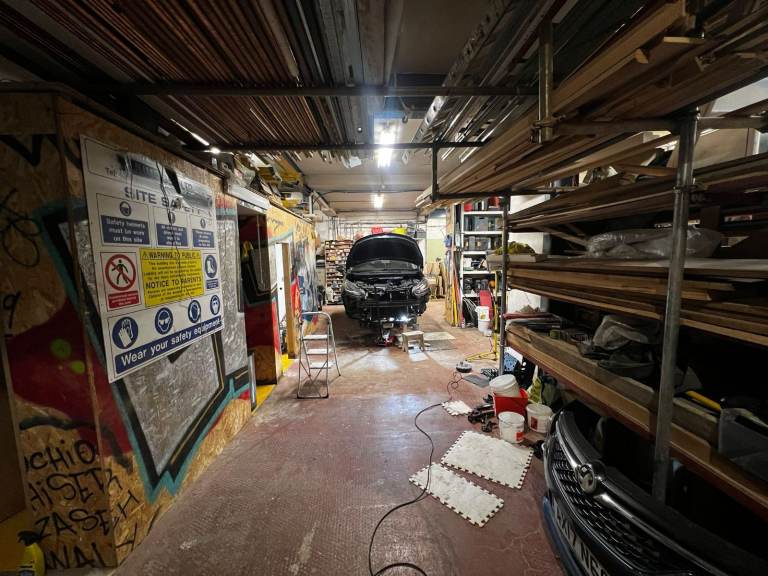 Excellent Opportunity. Industrial/Warehouse Unit to Rent. Greenford UB6. £4400 pm. Great Location