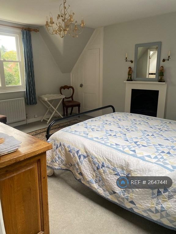 2 bedroom flat in Rose Hill, Dorking, RH4 (2 bed) (#2647441)