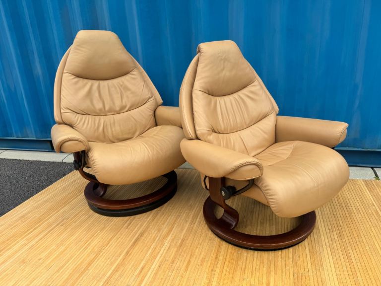 EKORNES STRESSLESS "VOYAGER" LEATHER RECLINING CHAIRS £350 each Possible Delivery 
