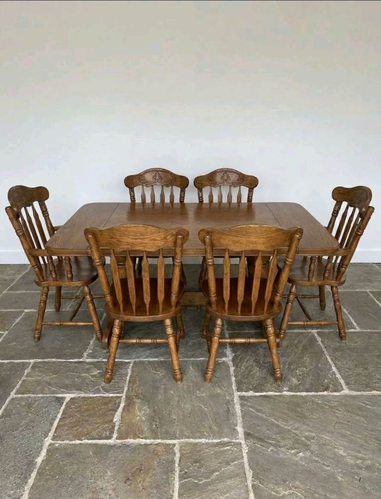 Traditional pine farmhouse table and 6 chairs 