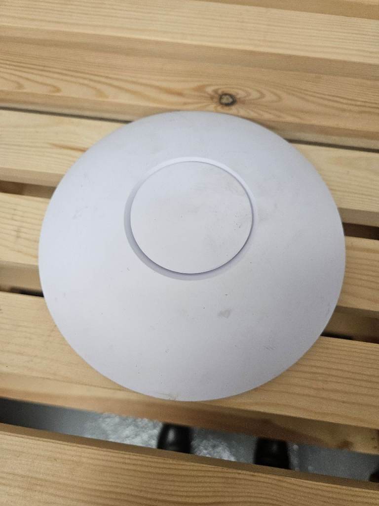 Ubiquiti UniFi UAP-AC-LR | Dual-Band Long Range WiFi Access Point | With Mount