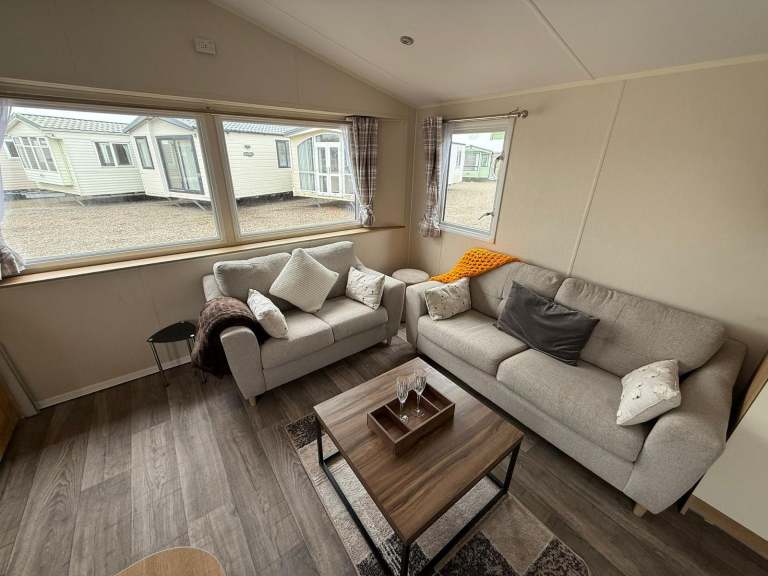  Static caravan double glazed & central heated 3 bed Willerby Seasons