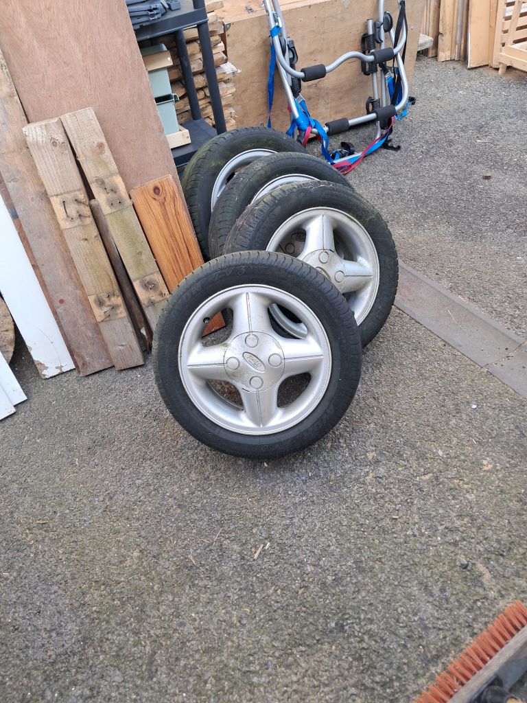 Ford rims and centre caps