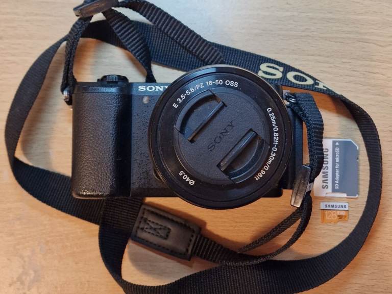 Sony Alpha a5100 Great Condition with Kit Lens (6.1% Shutter Count)