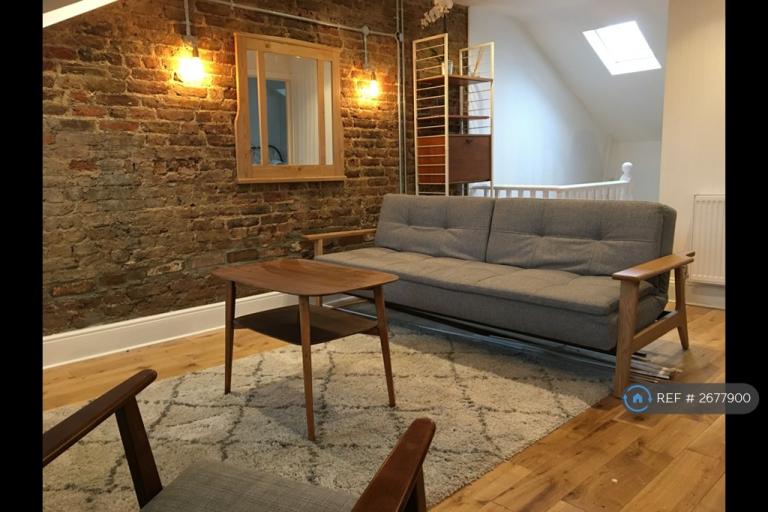 1 bedroom flat in Whitworth Road, London, SE25 (1 bed) (#2677900)