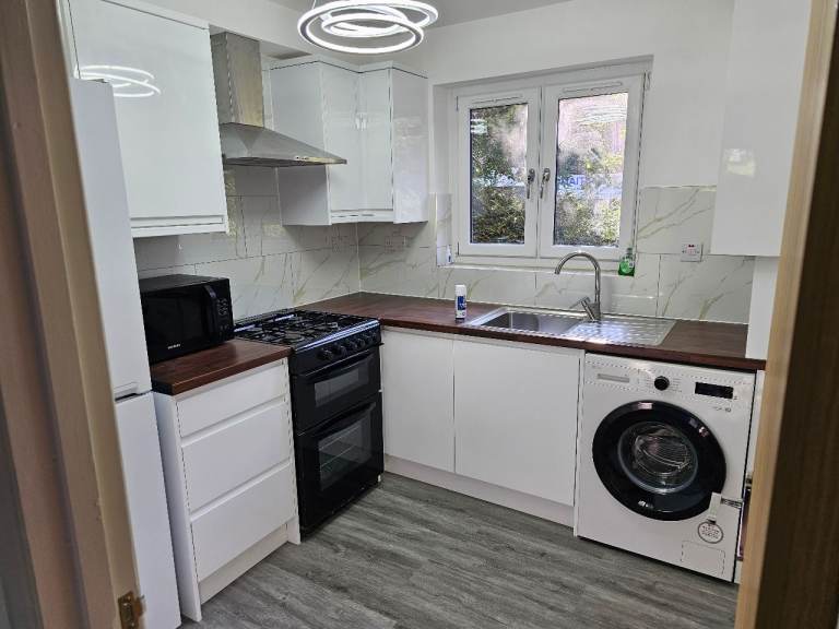 2 Bedroom main door ground floor house, Robson Grove