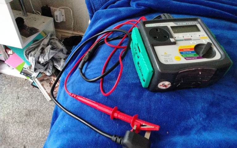 Portable Power Inverter 12V to 240V – Good Condition