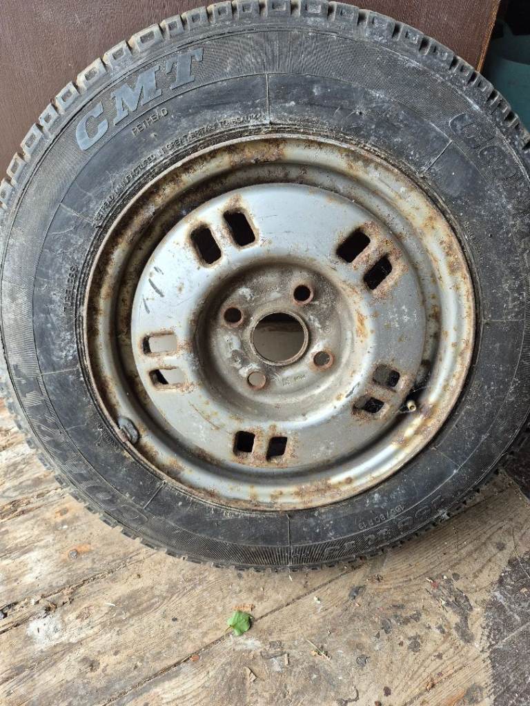 car Tyre with Steel Wheel