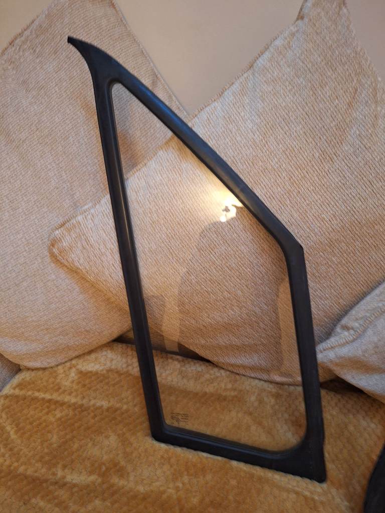 Mercedes sprinter mk2 drivers Offside Door Quarter Glass 