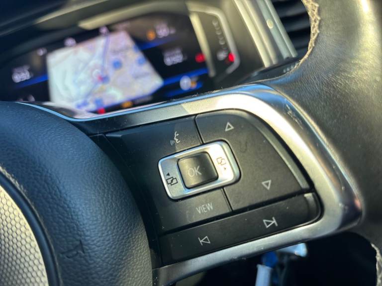 2019 Volkswagen T-Roc 2.0 TDI R-Line 5dr Hatchback DIESEL Manual