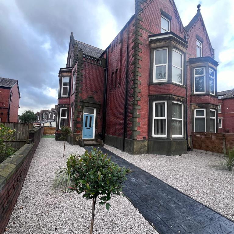 Stunning ground floor large double room with en suite 