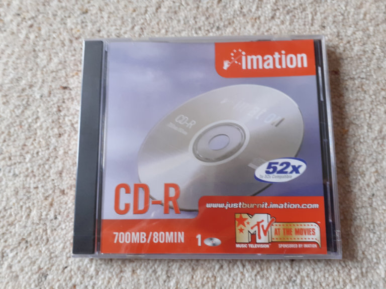 7 CD-R & CD-RW in protective case still wrapped 