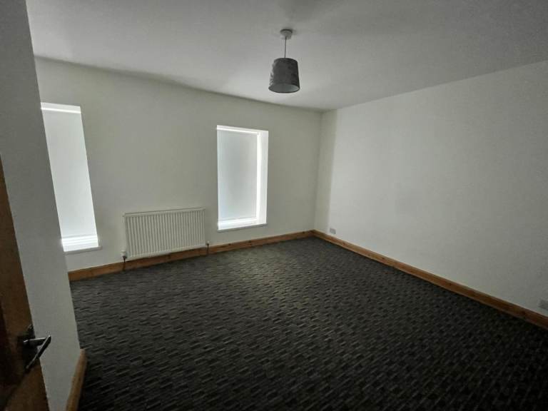 2 bedroom house to rent sa12 6nb 