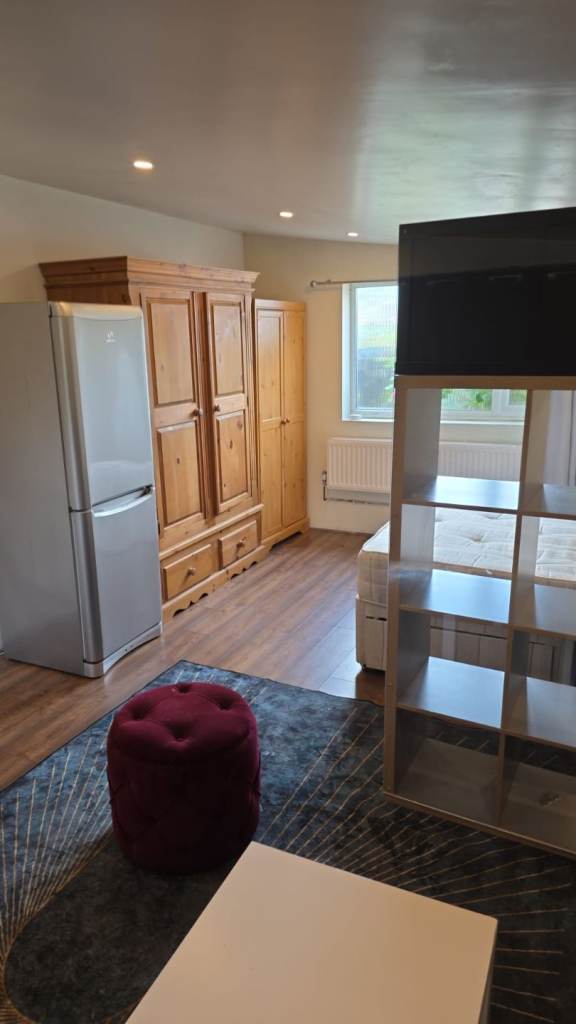 Studio room for rent 