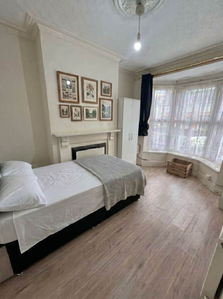 Escape high rent, enjoy a supportive community in Birmingham for £10/week. 🤗