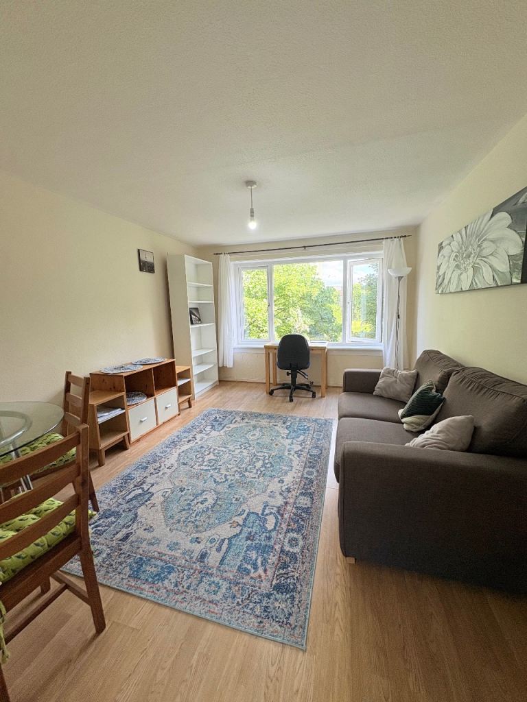 Fabulous 1-Bedroom Furnished Flat - City Centre, Townhead, Glasgow G4 0PP