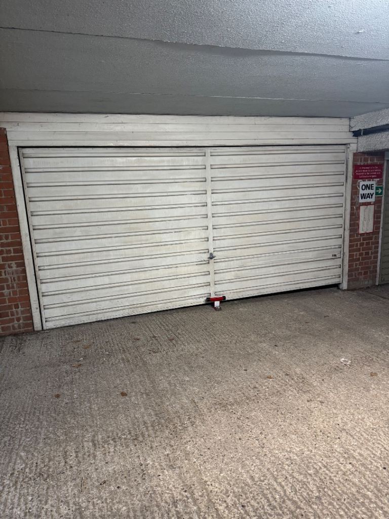 Garage for rent in Nascot Wood