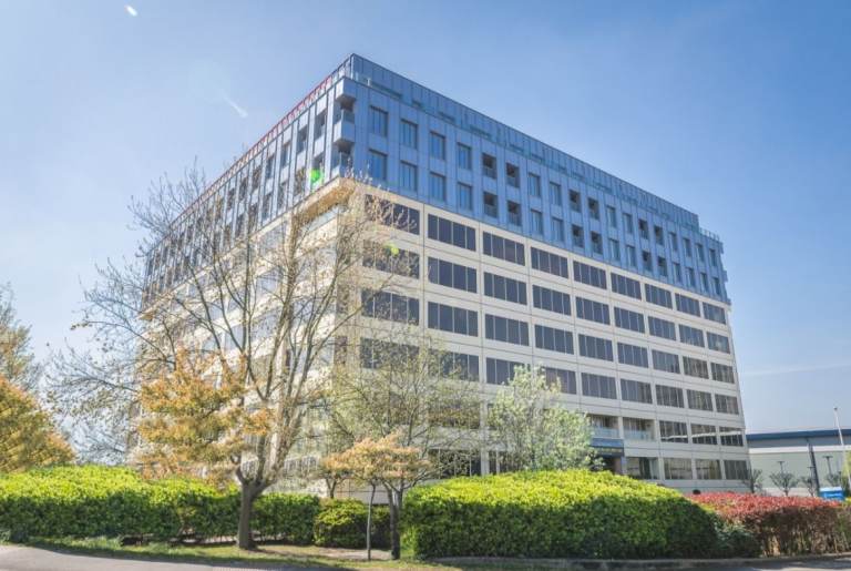 Studio apartment within the prestigious Westgate House development in Hanger Lane.-Ref: 1564