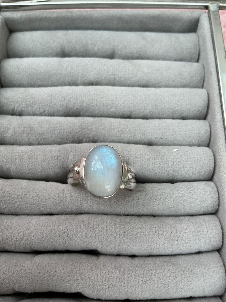 Silver 925 moonstone ring