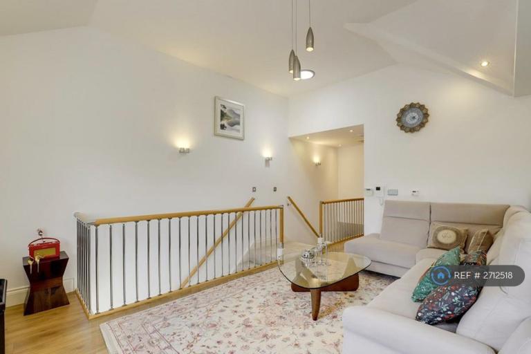 2 bedroom flat in Wharf Lane, Nottingham, NG12 (2 bed) (#2712518)