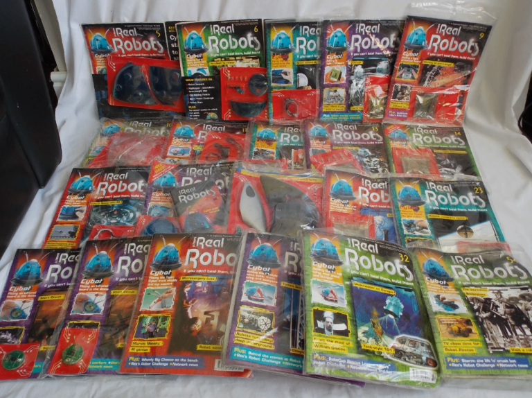 21 Issues ULITMATE REAL ROBOTS Magazines Job Lot in Packaging with Components