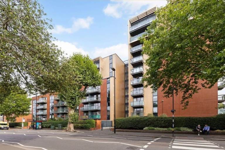 2 Bed Flat, Westgate House, TW7 4AS