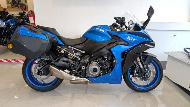 SUZUKI GSX-S1000GT - WITH SIDE CASINGS AND EVOTECH CRASH BUNGS