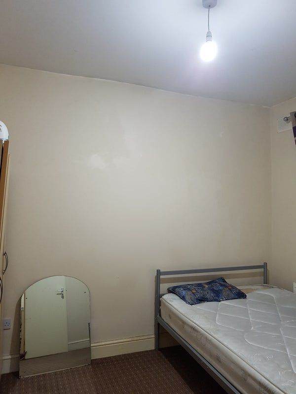 Nice and clean double room to rent in a family house 