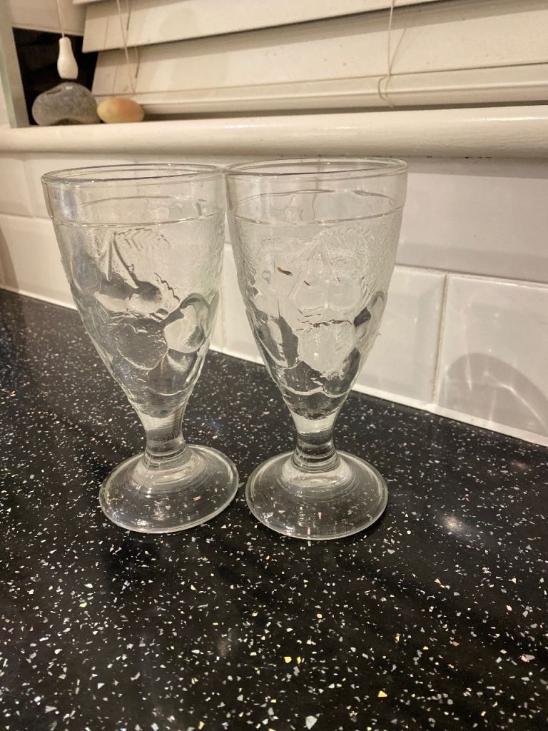 2 dessert glasses