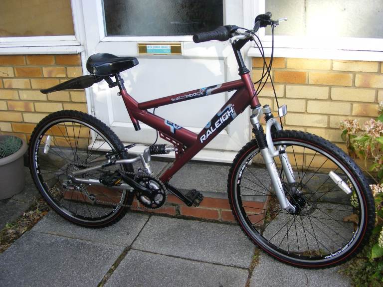 RALEIGH 26" WHEEL MOUNTAIN BIKE 18" FRAME IN GOOD WORKING ORDER