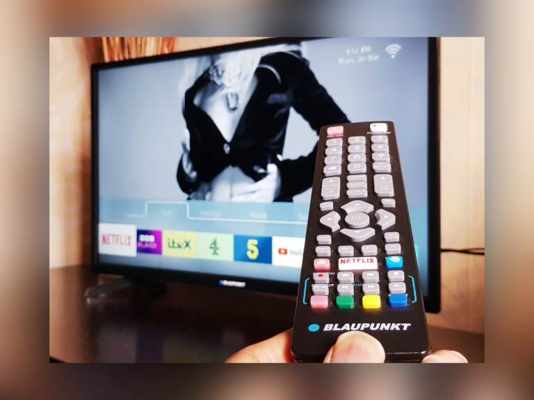 32 Smart Netflix LED TV - YouTube Prime