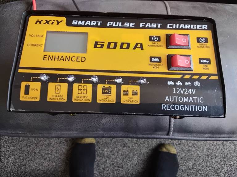 Heavy duty battery charger 12v or 24v 600a new 