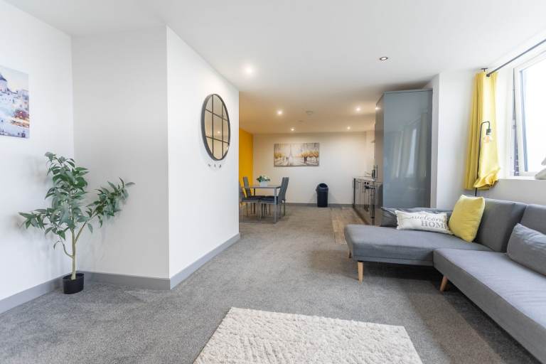 2BR SHORT TERM RENTAL IN LEEDS - 401