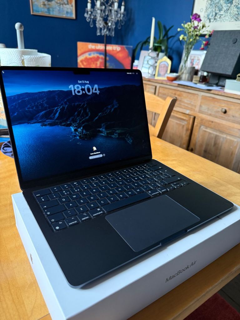 Apple MacBook Air M3 13-inch 512GB 16GB RAM – As New