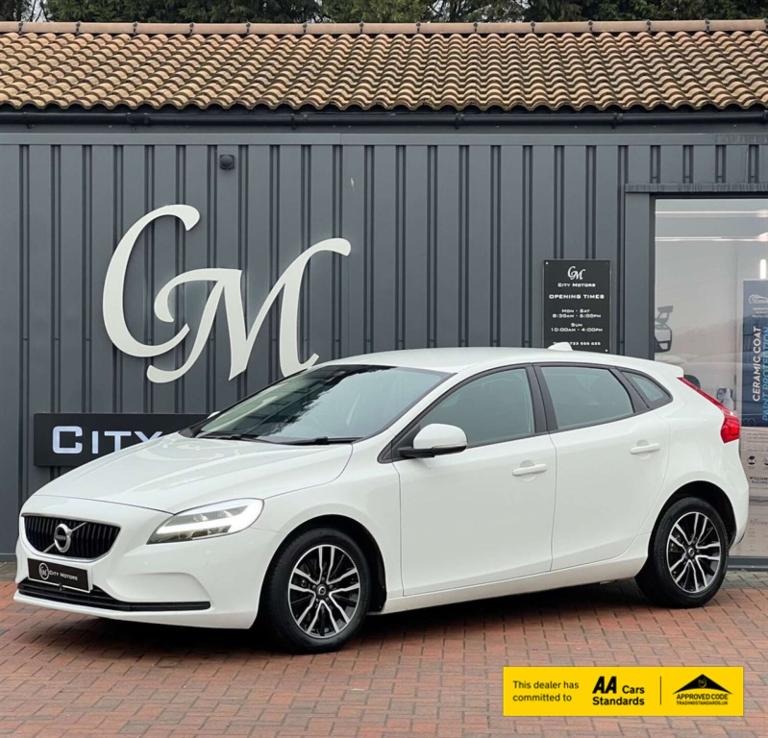 2018 Volvo V40 2.0 V40 Momentum Nav+ T2 5dr Hatchback Petrol Manual